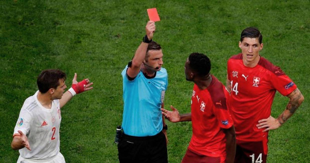 穆里尼奥又领红牌，本菲卡主场6万球迷嘘声震天，维尼修斯进球冲向角旗引发冲突